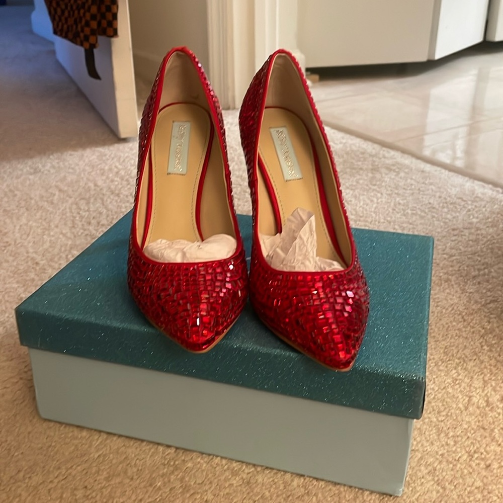 Betsey Johnson Ariel Pump 8.5